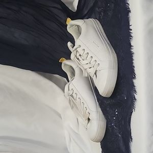 Tommy Hilfiger Sneakers white Loafer Style Size 7.5